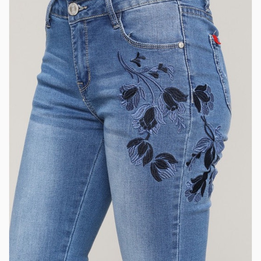 BBA • Raw Hem Embroidered Jeans - Picture 3 of 7